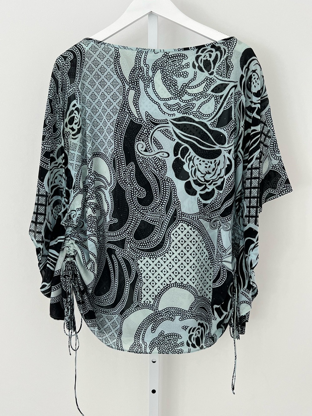 ST. JOHN BLUE & BLACK SEQUINS SILK PONCHO PONCHO STYLE TOP SIZE P/S